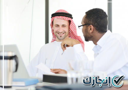 معقب مرور يتابع المعاملات المرورية الحكومية داخل مدينة الطائف